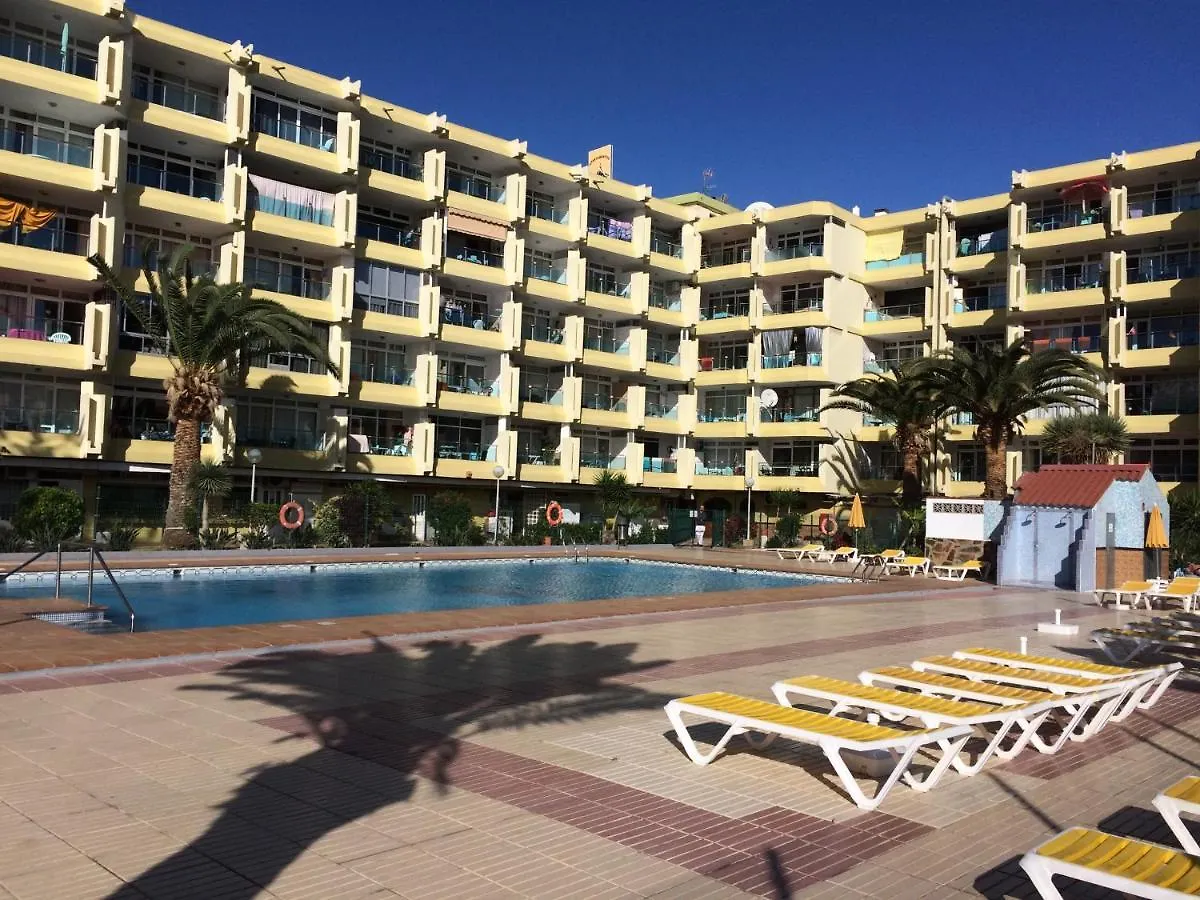 Central Apartment Overlooking Yumbo Centre With Heated Pool 마스팔로마스