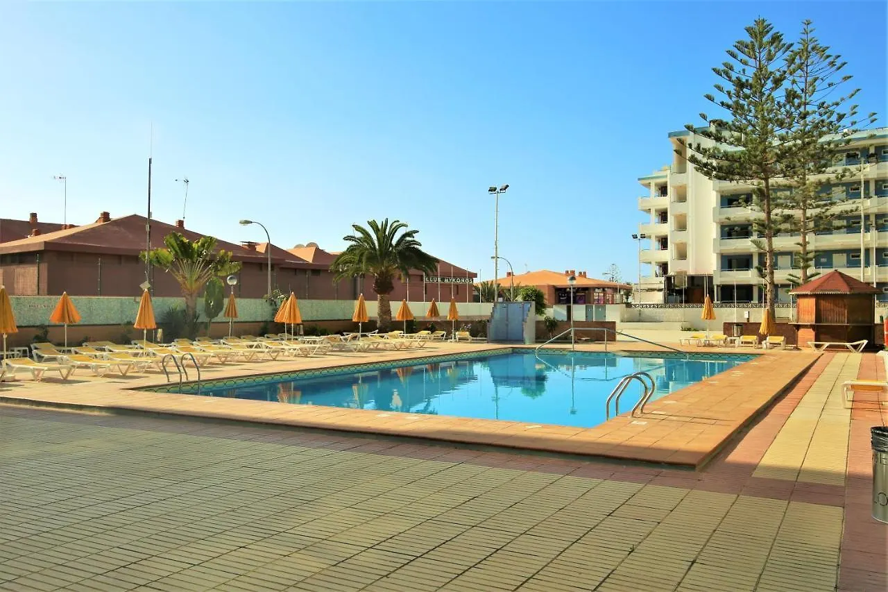 Central Apartment Overlooking Yumbo Centre With Heated Pool 마스팔로마스 스페인