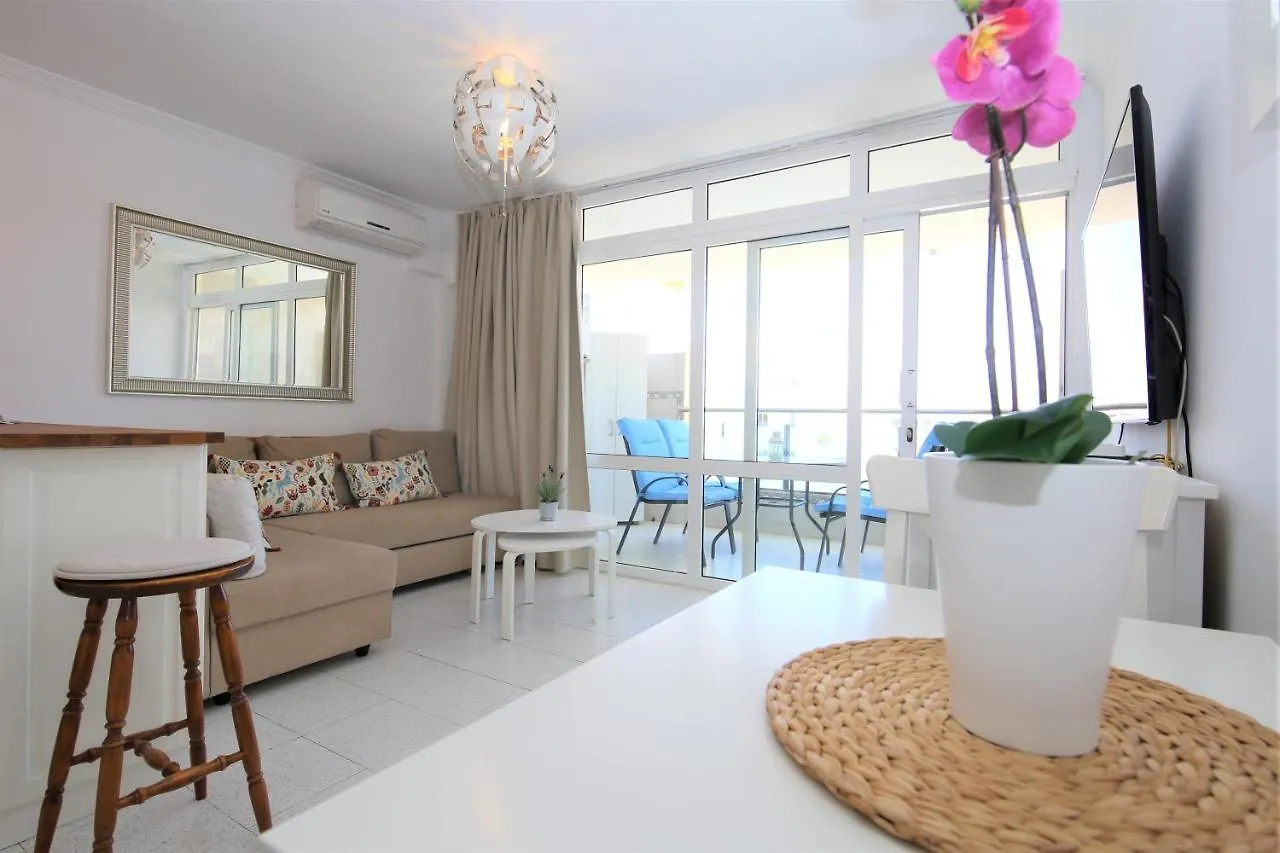 Central Apartment Overlooking Yumbo Centre With Heated Pool 마스팔로마스 0*,  스페인