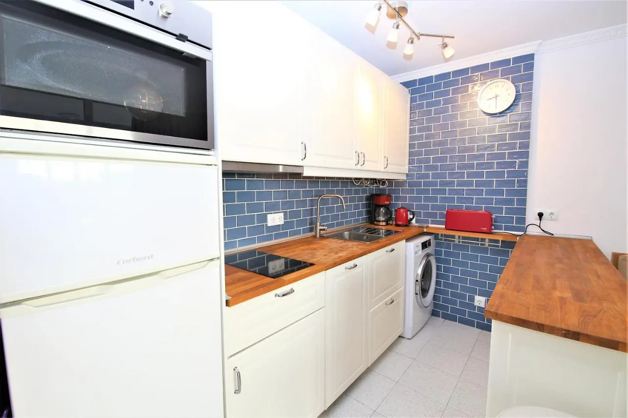 Central Apartment Overlooking Yumbo Centre With Heated Pool 마스팔로마스