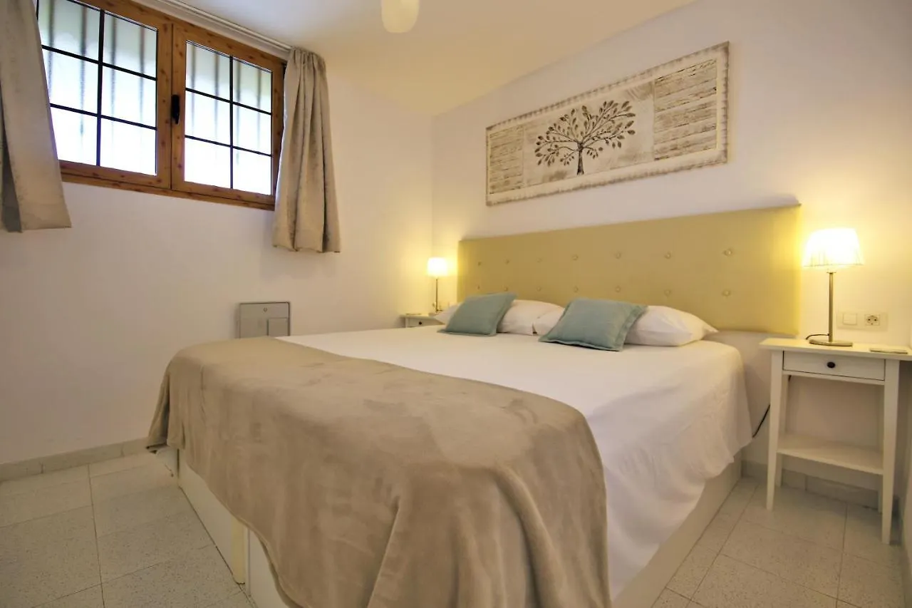 Central Apartment Overlooking Yumbo Centre With Heated Pool 마스팔로마스